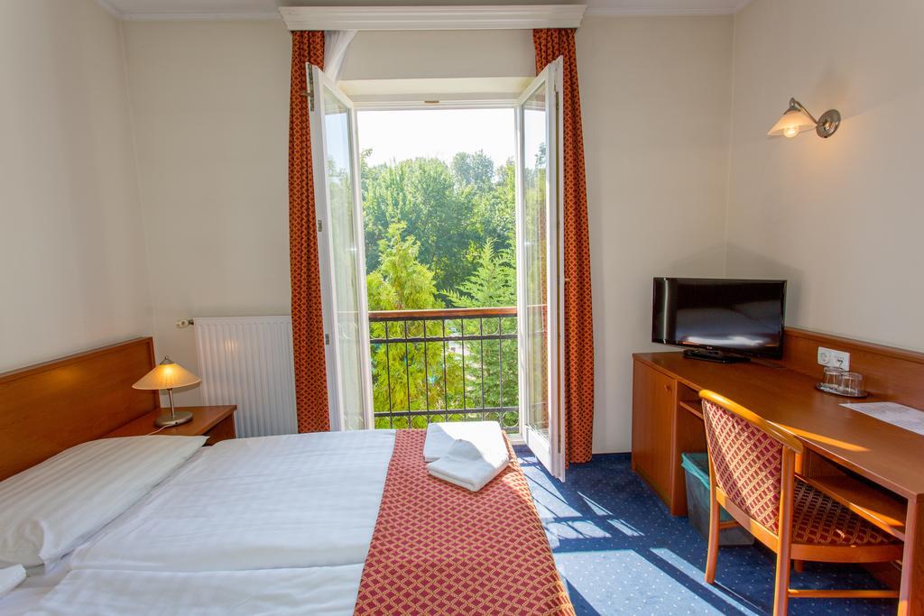 Fonix Hotel Балатонфельвар Екстер'єр фото