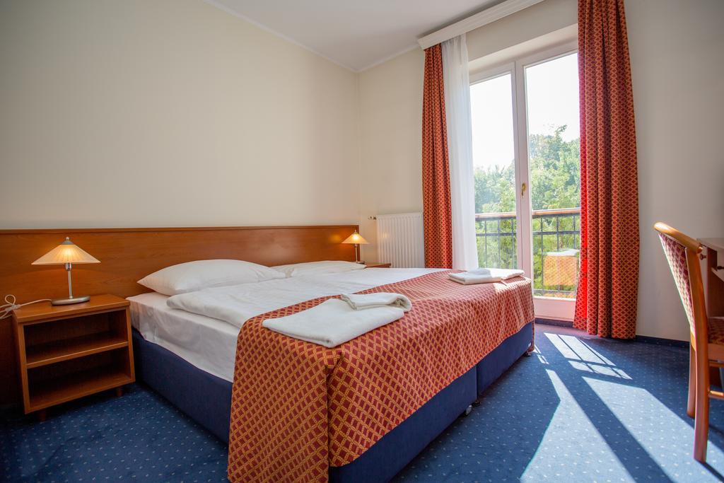 Fonix Hotel Балатонфельвар Екстер'єр фото